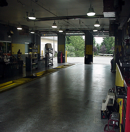 Service Royal Quick Lube service bays