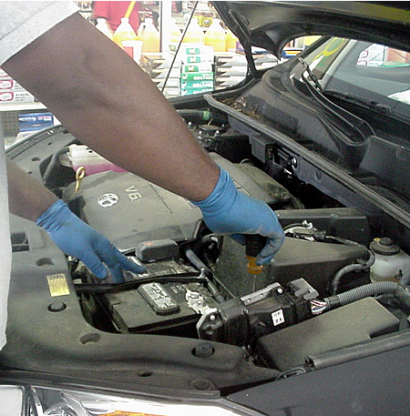 Service Royal Quick Lube service tech